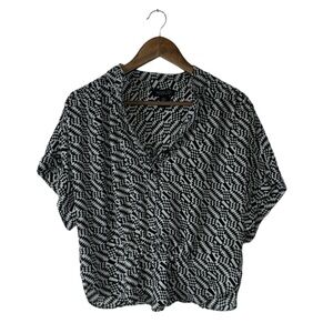 Rachel Zoe Black White Pattern Blouse Short Sleeve Cropped Size Medium